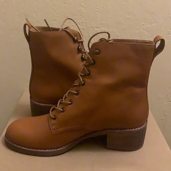 Madewell Patti Lace-up Boot - Picture 10 of 12